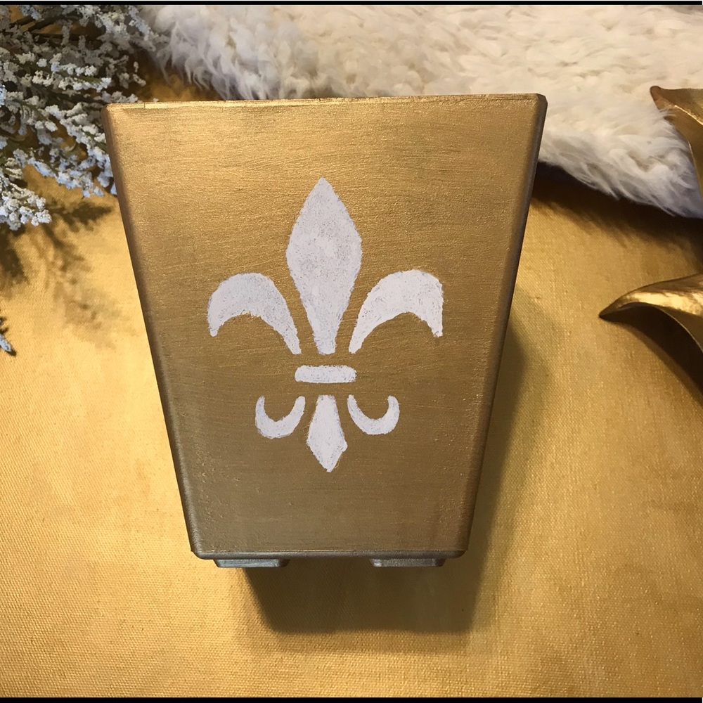 Hand Painted Fleur De Lis Planter/Flower Pot⚜️